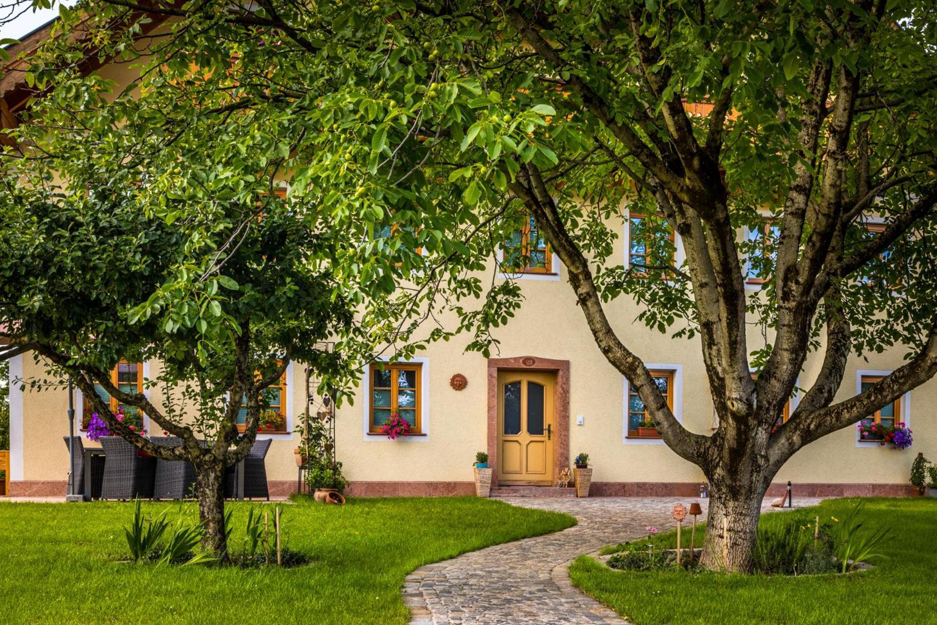 Landhaus Appartement Seidenwebergut Anif Bei Salzburg Niederalm Exterior photo